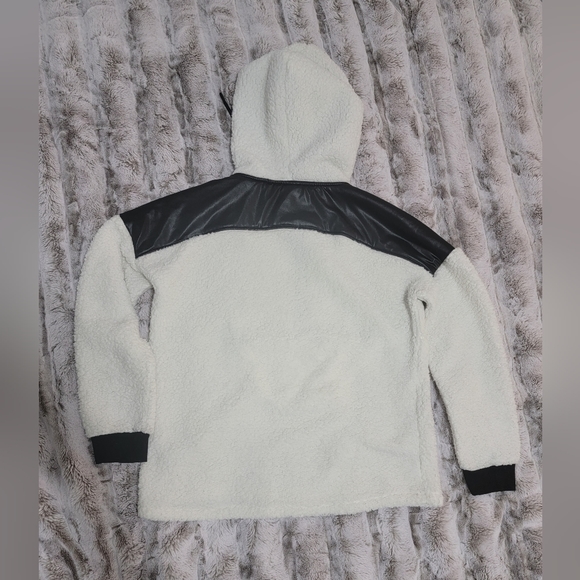 Mny super soft and comfortable fleece hoodie - Picture 2 of 2